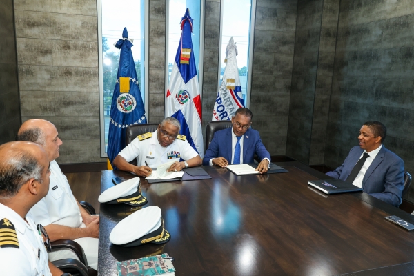 Departamento Aeroportuario y Armada acuerdan apoyo en situaciones de riesgo