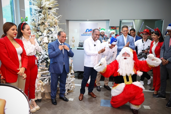 Departamento Aeroportuario enciende árbol que da bienvenida a navidad