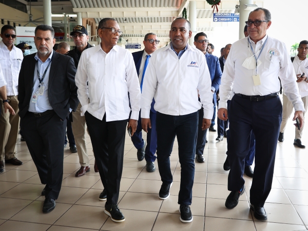 Departamento Aeroportuario y Migración supervisan Aeropuerto del Cibao a propósito de temporada alta